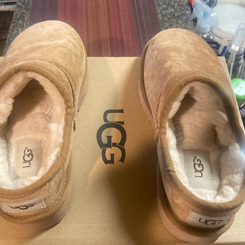 Women’s or males Ugg slippers worn once around the house not outside .
